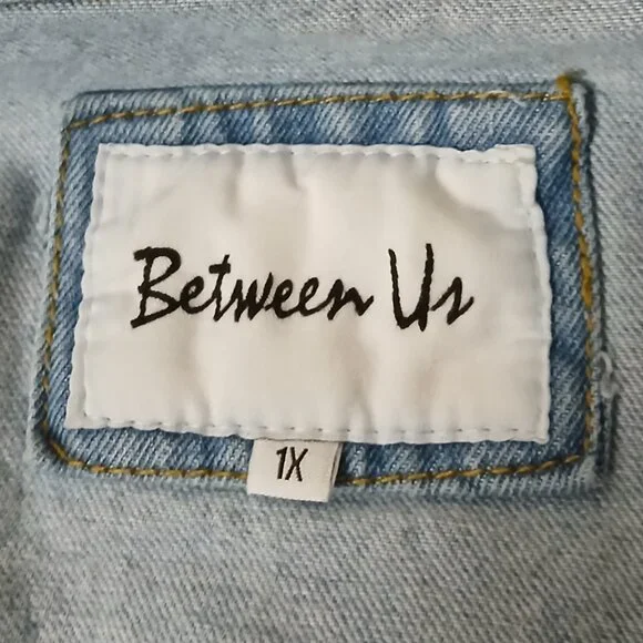 Between Us Jean Jacket 1X Cropped Distressed Ripped Light Wash Denim - Picture 8 of 10